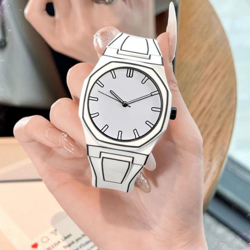Nuovi Orologi al Quarzo alla M - Luxury Watch White recensione e prezzo